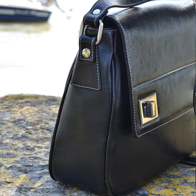 poseta piele neagra