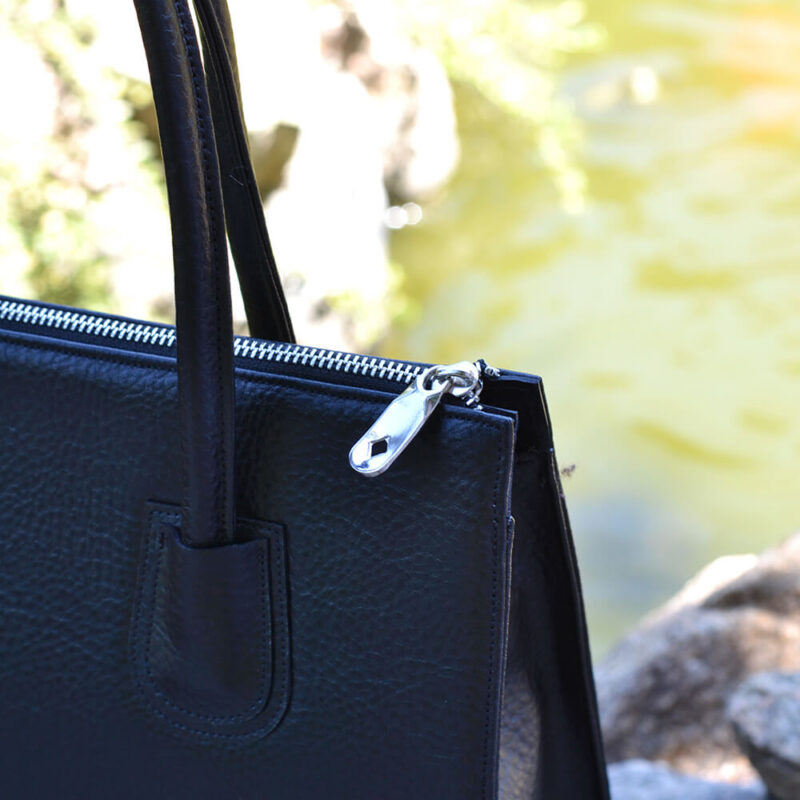 poseta piele neagra