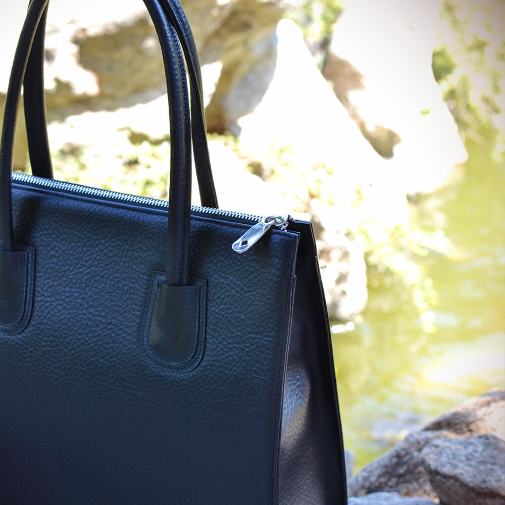 poseta piele neagra
